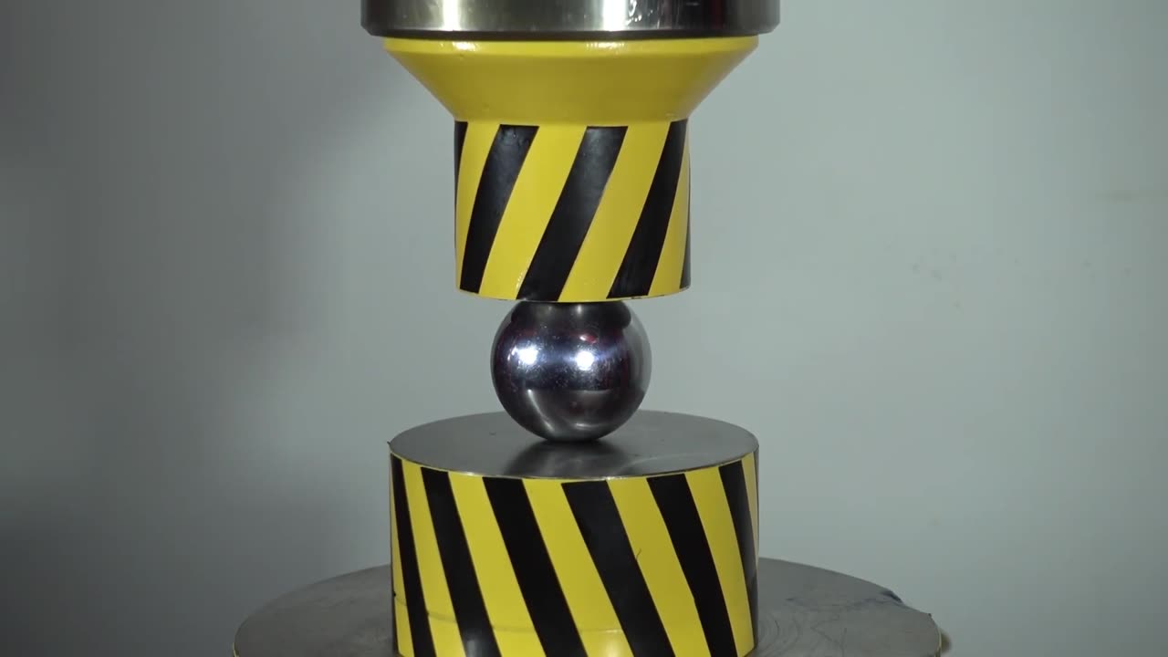 HIDRAULIC PRESS VS STEEL BALL