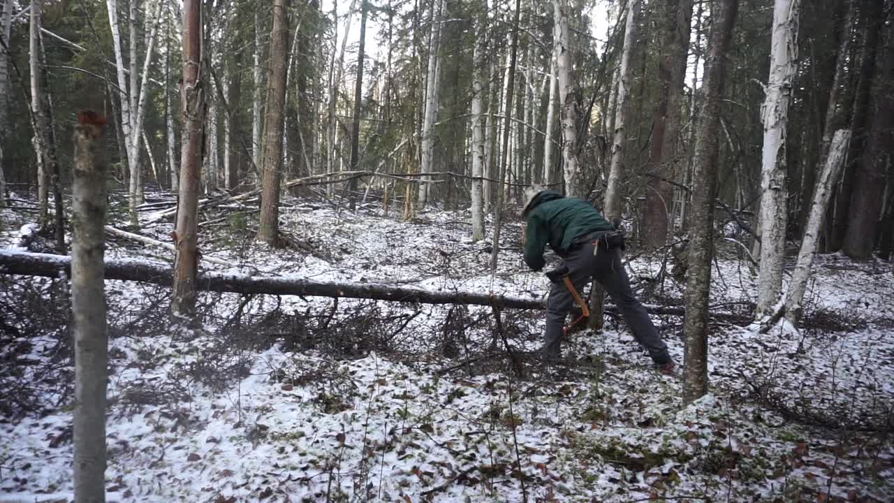 How To Build A Shelter - 2-Day Winter Bushcraft Survival Shelter Build