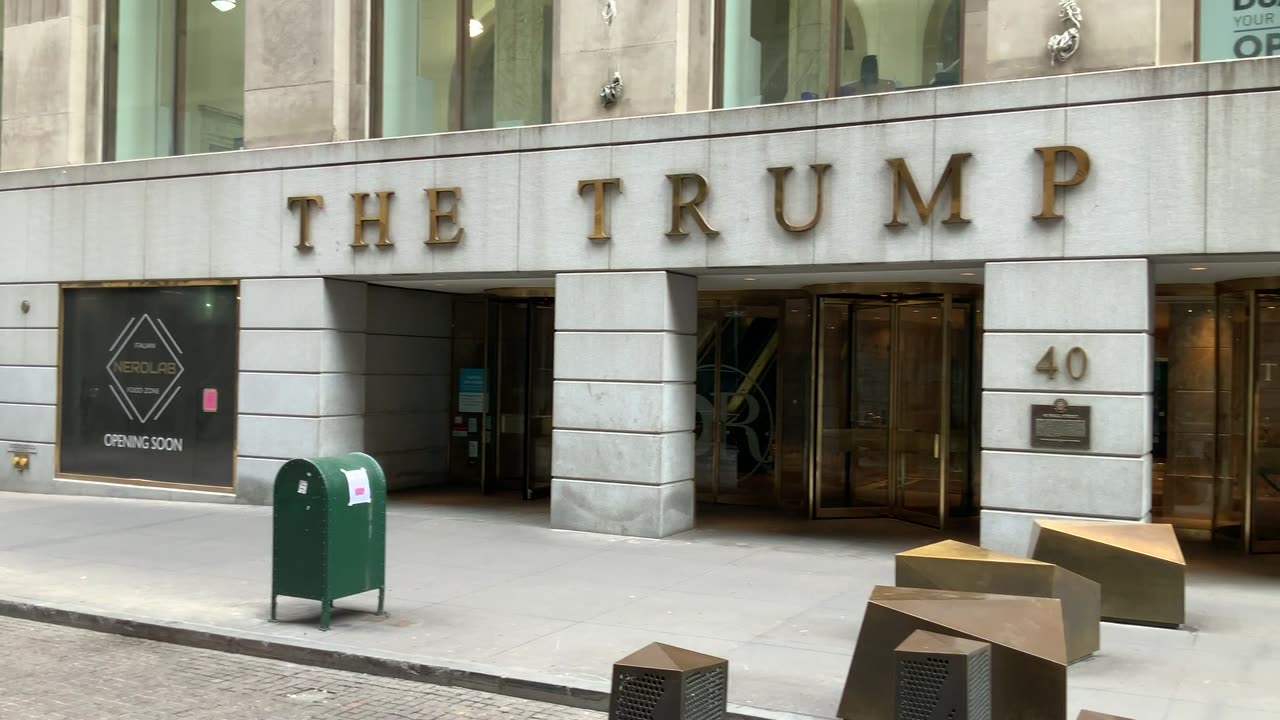 The Trump building 😯🤫