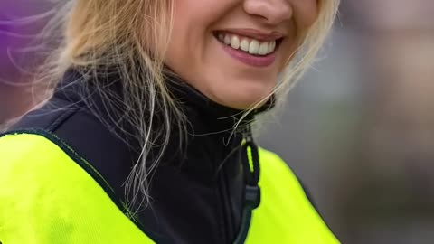 Beautiful policewoman😍😍