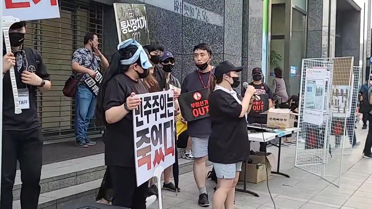 20200718_V3_S01(iowL9Bc3vvk)청담동에서 두 아이와 함께 강남역 블랙시위에 나오신 어머니