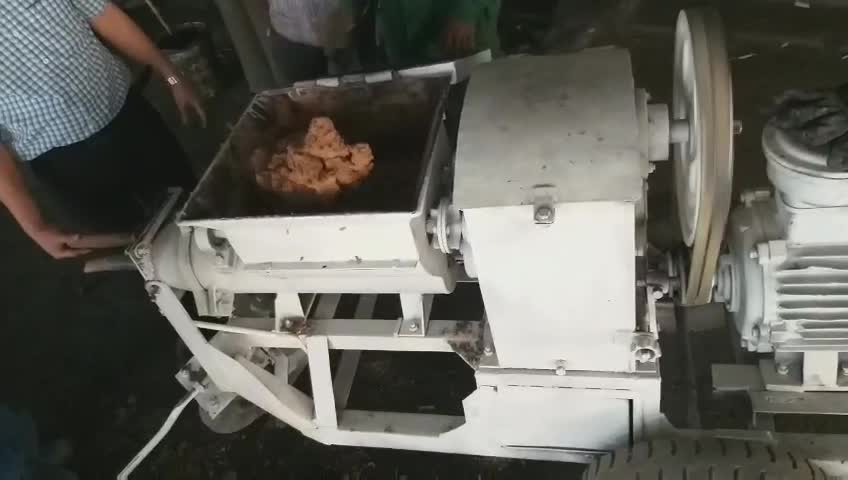 Mine kneading machine