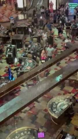 Massive Rain Causes Flooding Inside Vegas' Planet Hollywood!!