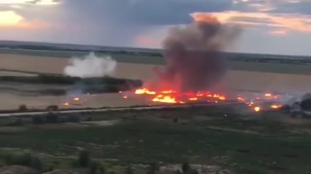 Ukraine started using a helicopter to set fire to fields with wheat on the border with Kherson