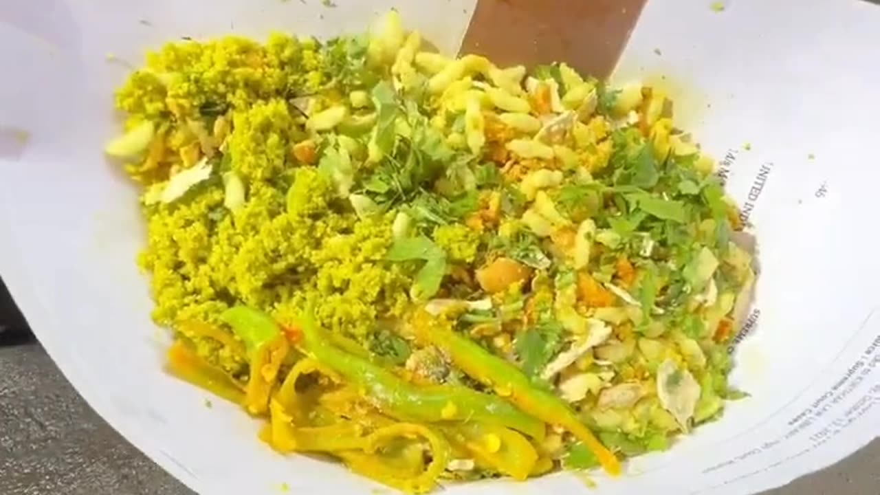 Jalmuri,papor,masala,lemon,onion And green masala, 😋👌👌awesome