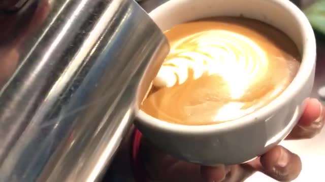 Swan Latte Art