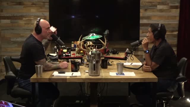 MUST SEE: Joe Rogan exposes Sanjay Gupta and CNN's propaganda / lies!