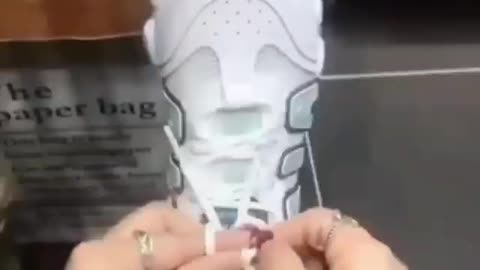 Lifehack Beautiful butterfly knot for sneakers 👟 Tell the girls about this method.