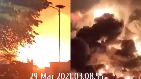 oil refinery explodes