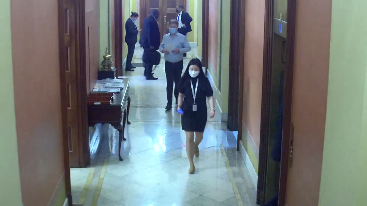 0263USCH02H227Hallway_2021-01-06_10h00min01s667ms.mp4