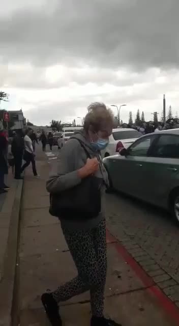 Mense evacuated after bomb scare at mall