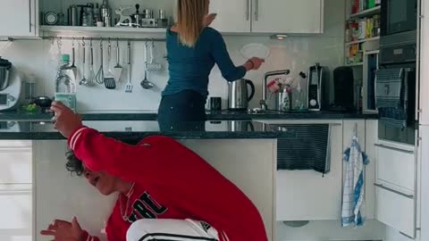 Pranking my mom be like… 😂