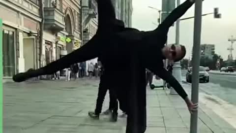 This lad is actually living the life of Neo from The Matrix! 😎