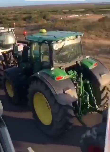 🇺🇸🇩🇪On solidarity with their Canadian counterparts, farmers, German roads.