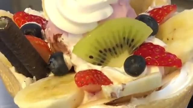 Cream cake ice cream, egg roll crust