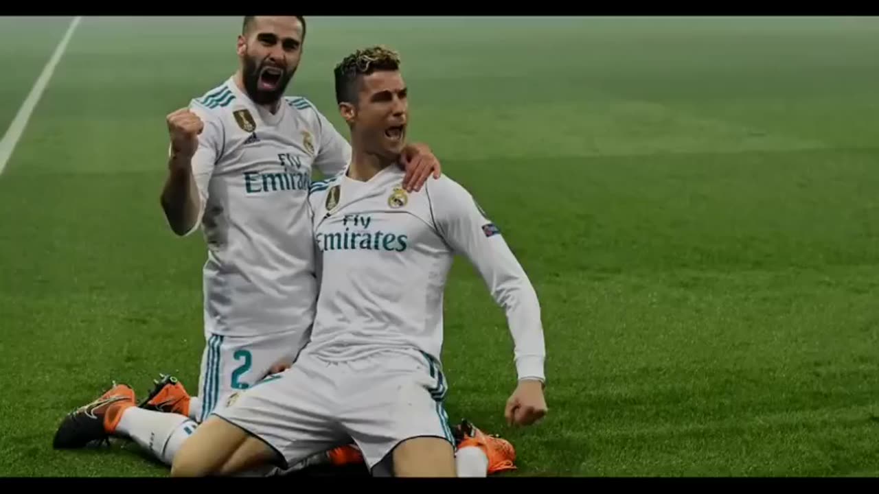 Cristiano Ronaldo vs Ronaldino nice movement of football