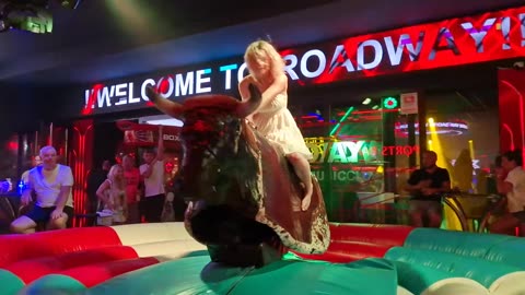 GIRL TAKE ON THE BULL! Benidorm Bull Ride. Mechanical Bull EPIC FAIL