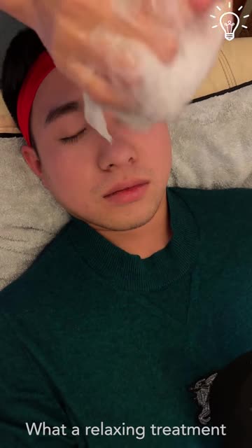 Facial treatment with aloe vera gel 💆_♂️