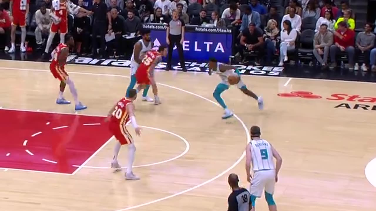 Miller Slams Home! Hawks Extend Lead vs. Hornets