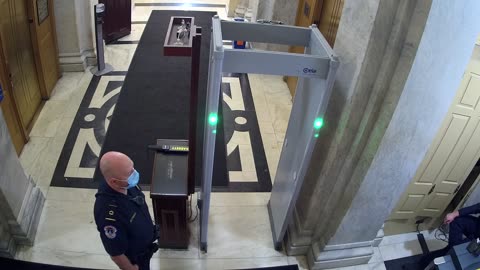 0163USCH01HouseCarriageDoor_2021-01-05_07h36min18s250ms.mp4