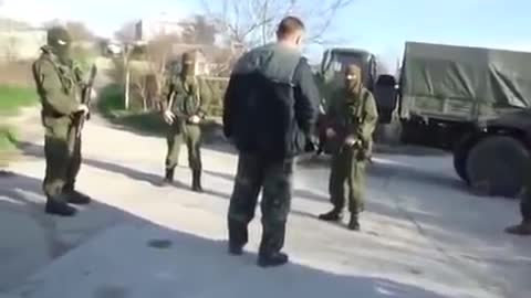 Украинский солдат против русской армии Крым Ukrainian soldiers against the Russian army