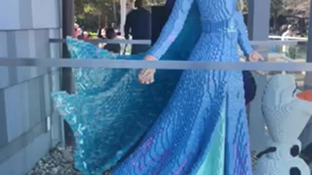 Elsa and ana lego statue