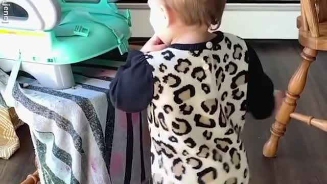 Baby dancing on the music