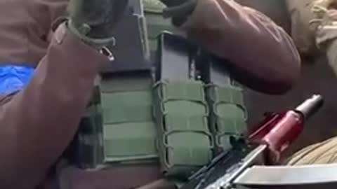 BẠN CÓ BIẾT ANH ẤY ĐANG THỰC HIỆN ÂM NHẠC GÌ KHÔNG❓MỘT BÀI DÂN CA UKRAINA❓