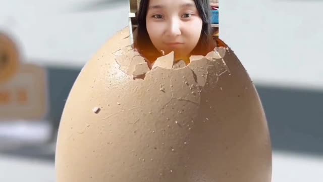 GIANT CRACK EGG