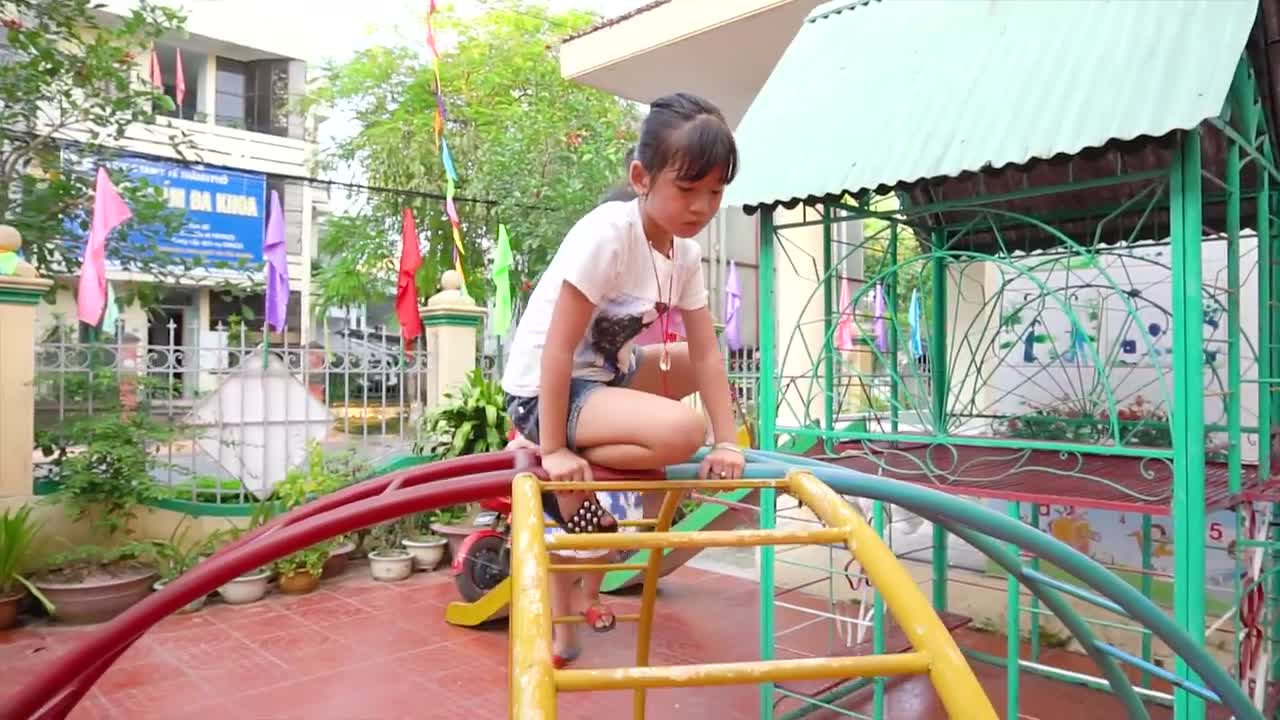 Learn Color - Fun indoor playground for family at play area - nursery rhymes song for baby