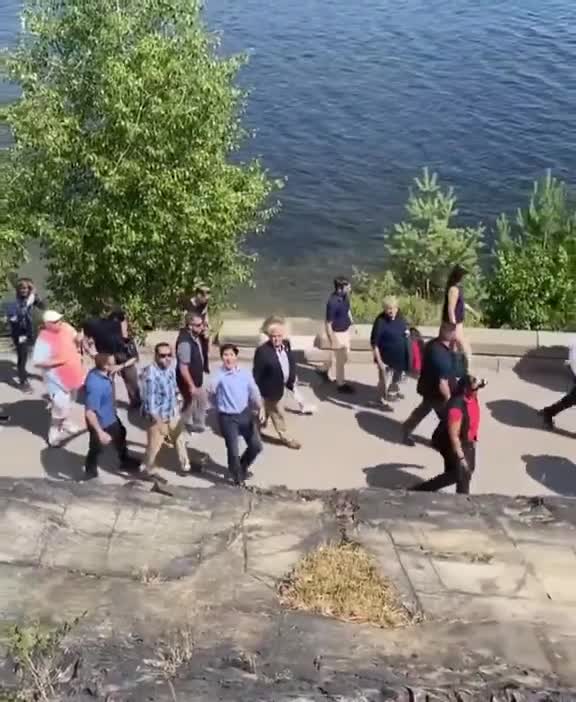 Based Citizens Accost Tyrant Trudeau on an Afternoon Walk "You're nothing but a communist pig!"