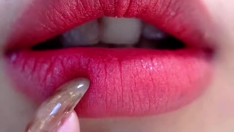 Hot Lips & Makeup #Beauty #short