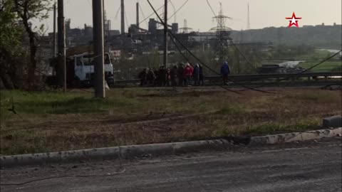 Ukraine War - Footage of the evacuation of civilians from the Azovstal metallurgical plant