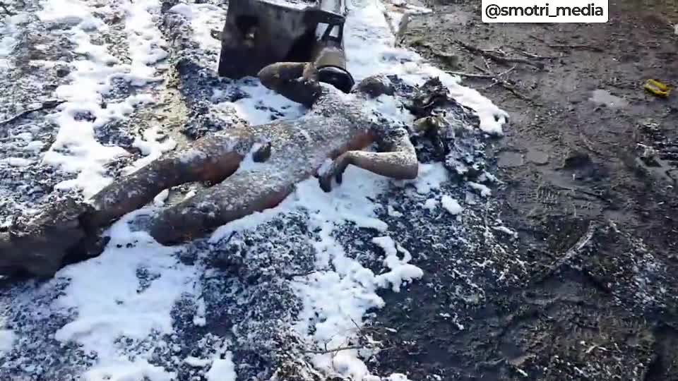 The footage shows a burnt tank of the armed forces of Ukraine, as well as the body of one serviceman