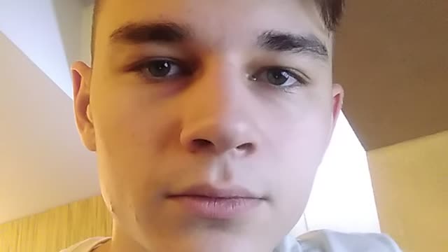 Russian guy tells other people's jokes in English #1
