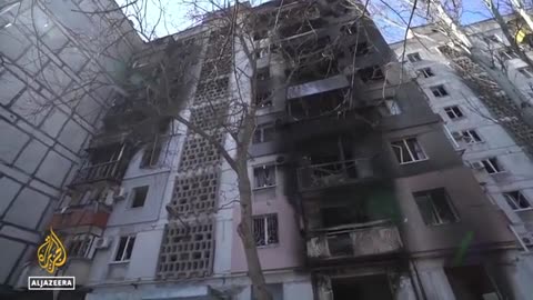 Russians push deeper into Mariupol as locals plead for help