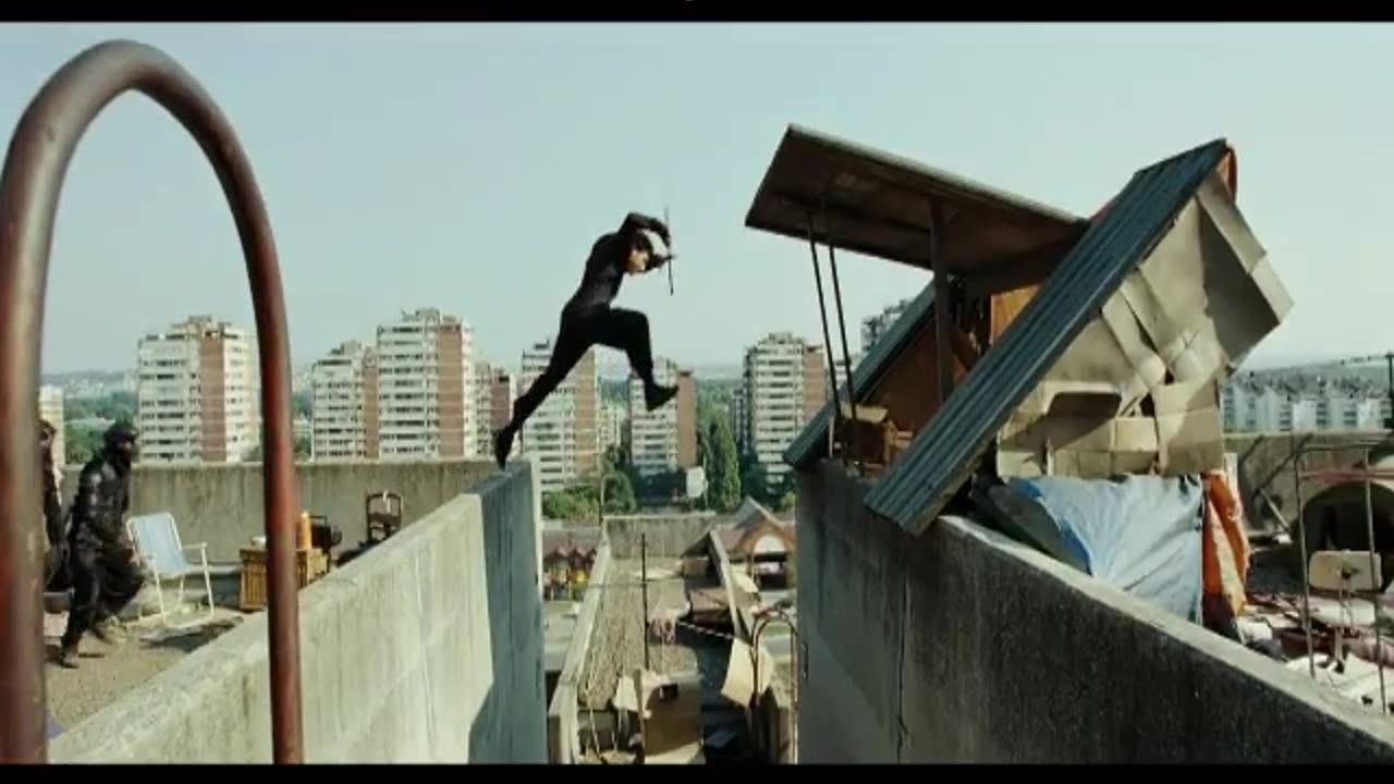 Parkour Escape Police Chase - District 13 Ultimatum 2009 (1080p) HD