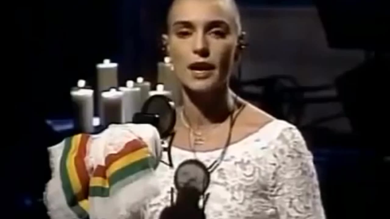 🎬ACTUAÇÃO DE SINÉAD O'CONNOR DE 'WAR' QUE TERMINOU COM ELA A RASGAR UMA FOTOGRAFIA DO PAPA🎬