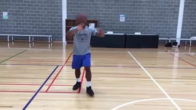 Expert Basketball Player Shows Off Amazing Ball Handling Skills