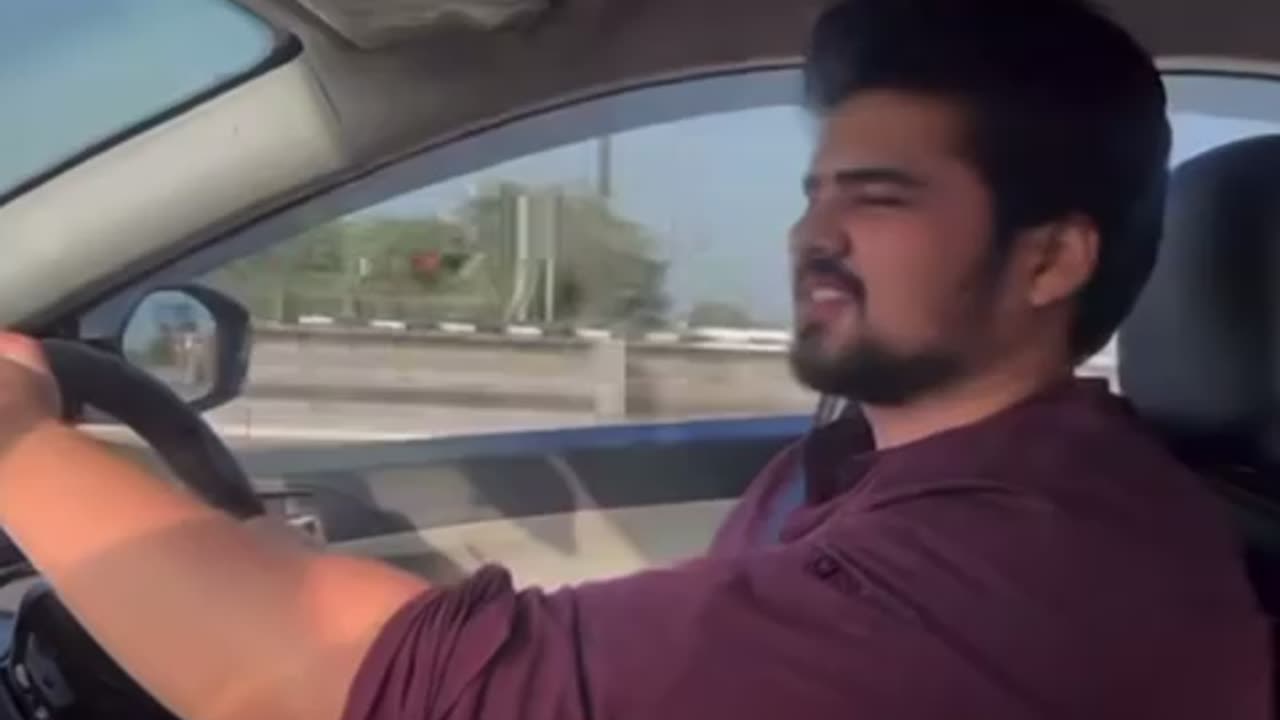 Ghedhi maar k aate hain .