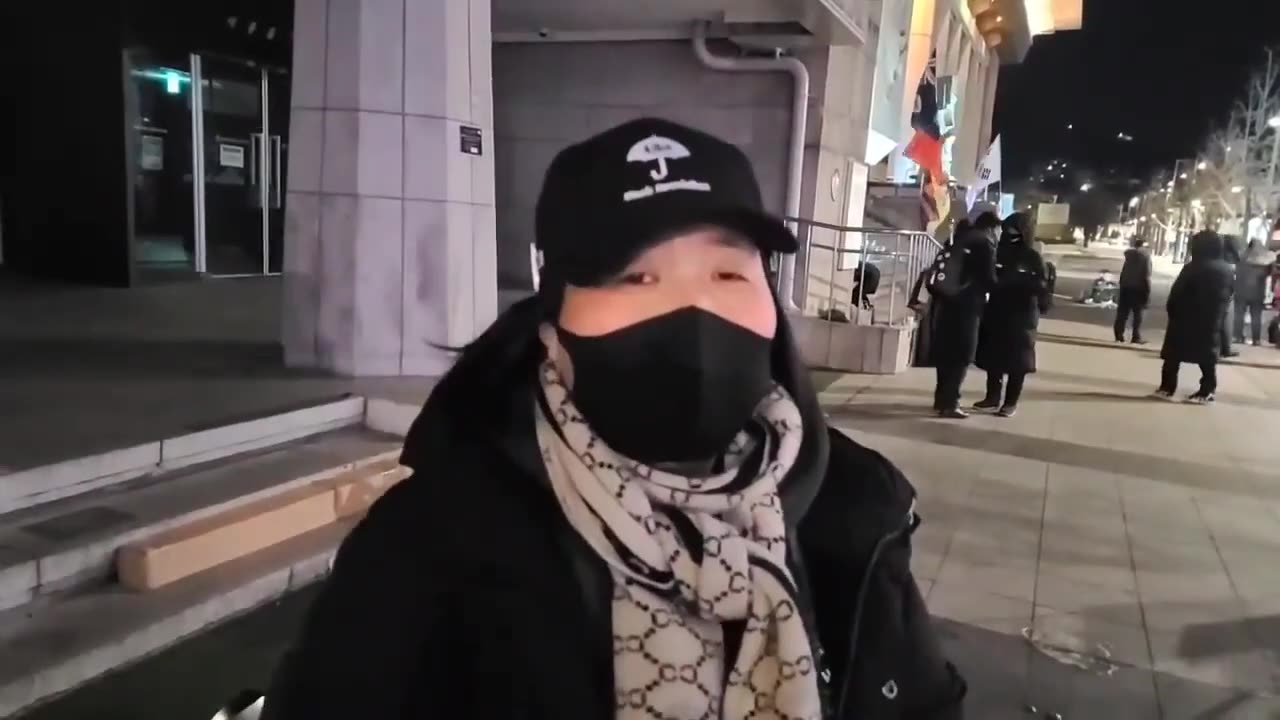 20210115_V3_S02(QClr9Hvvb7E)일인시위 나와보니 광화문이 비어있는 느낌이 들어요! 세종문화회관 앞에서