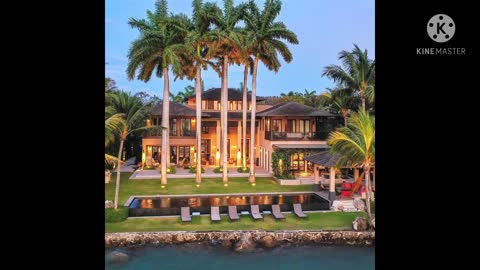 LUXURY HOUSES