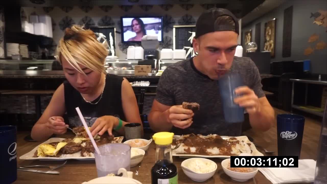 THE BIGGEST HAWAIIAN LOCO MOCO CHALLENGE! Authentic Hawaiian Food Challenge Hawaii Man Vs Food