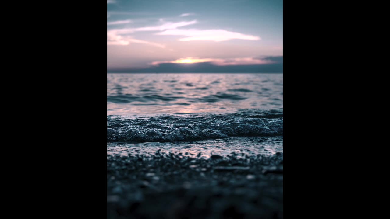 Meditative sounds, waves lapping on the sand , sleep to the rhythm of the ocean.