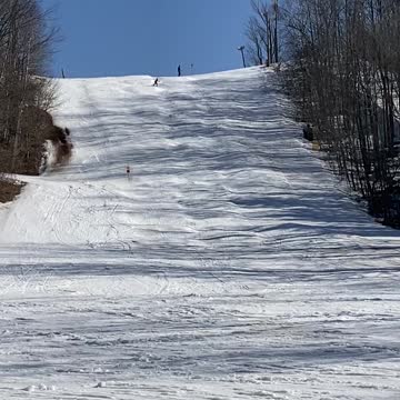 Skiing at Hockley Valley Resort