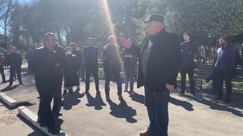 В Сухуми митингующие направились к парламенту