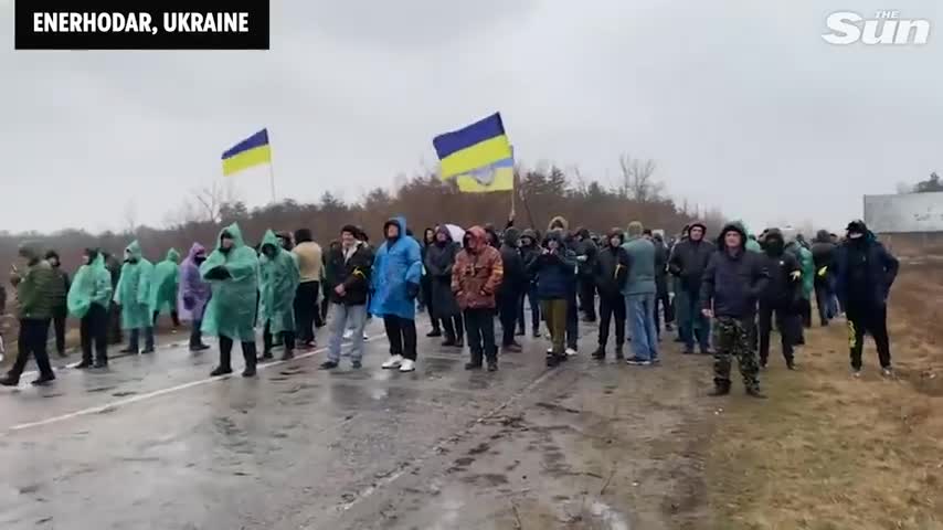 Ukrainians block roads to Russian advance of 'Europe's biggest nuclear plant'