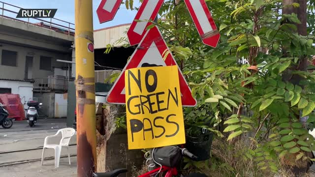 Italy: Protests against compulsory COVID pass for workers in Genoa - 19.10.2021