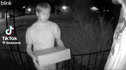 Beware: people posing as delivery to get in your house