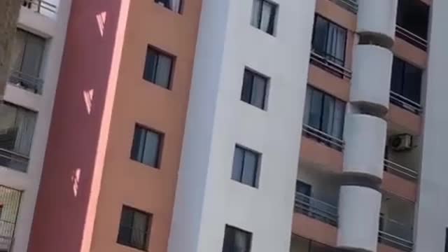 Increíble este hombre se aventó después de a ver aventado a su mujer por celos 😱😱